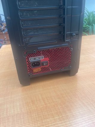 Caja PC BitFenix Negra con fuente de alimentación