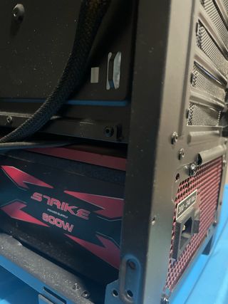 Caja PC BitFenix Negra con fuente de alimentación
