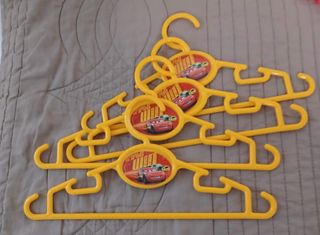 Lote 16 Perchas Niños Plástico