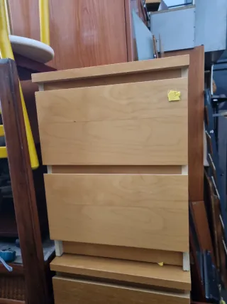 Mesa de noche madera  en muy buen estado,hago entr