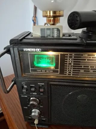 Radio Intron.Compleramente nueva