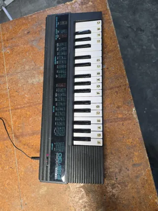 Teclado Yamaha PSS-130 PortaSound