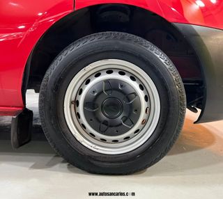 FORD CUSTOM CON 2 AÑOS DE GARANTIA