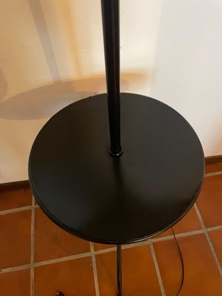 Lámpara de pie forja con mesa