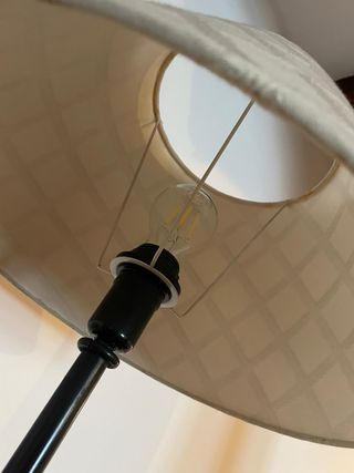 Lámpara de pie forja con mesa