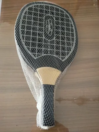 Palas de playa con pelotas