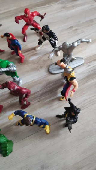 Lote 13 Figuras Goma Superhéroes y Villanos