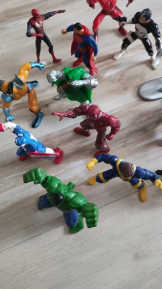 Lote 13 Figuras Goma Superhéroes y Villanos