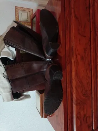 Botas de piel altas marrones