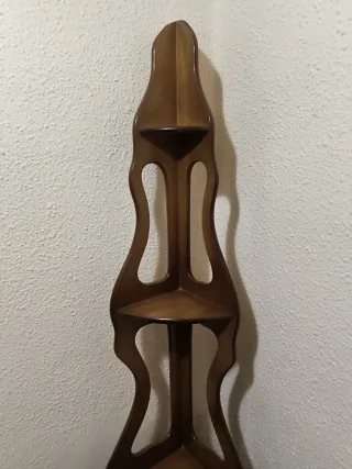 Rinconera de madera con puerta