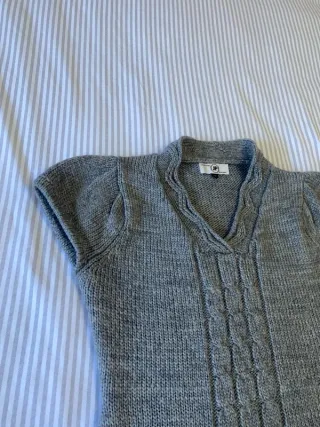 Jersey largo sin mangas gris