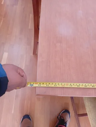 Mesa de comedor de madera