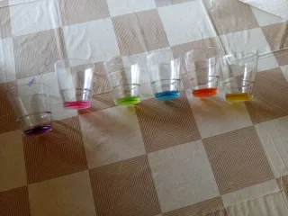 Set 6 bicchieri colorati in buone condizioni come