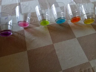 Set 6 bicchieri colorati in buone condizioni come