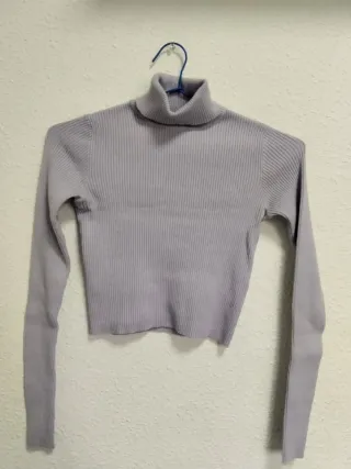 Jersey Bershka cuello alto lila Talla S