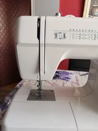 Máquina de coser Klindo impecable