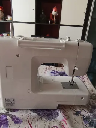 Máquina de coser Klindo impecable