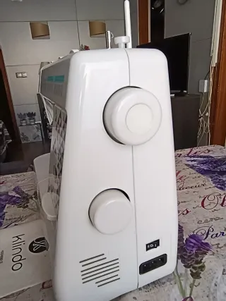 Máquina de coser Klindo impecable