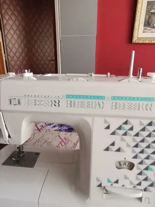 Máquina de coser Klindo impecable