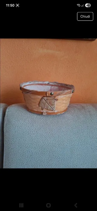 Cestino decorativo con foglia