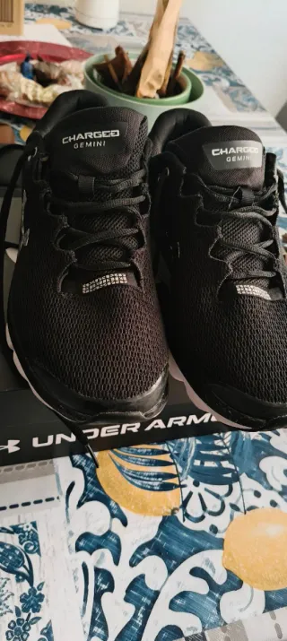 Zapatillas Under Armour charged gemini Negras y Bl