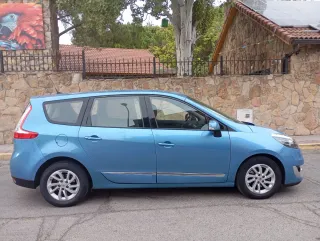 Renault Grand Scenic 2012