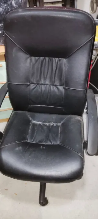Sillón de escritorio negro
