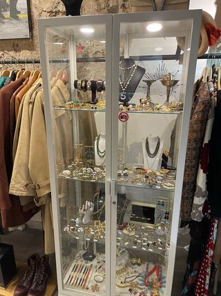 Vitrina MILSBO IKEA Blanca