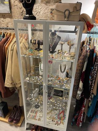 Vitrina MILSBO IKEA Blanca