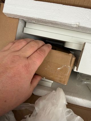 Mesita de noche con cajones