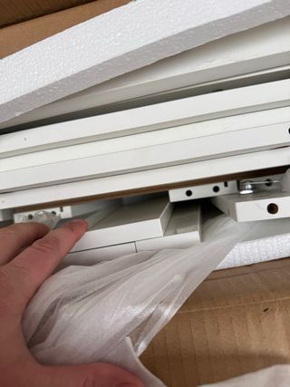 Mesita de noche con cajones