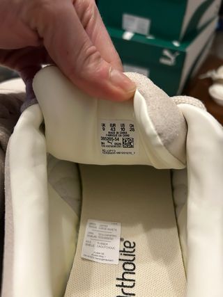 Sapatilhas Puma Suede bege e branco