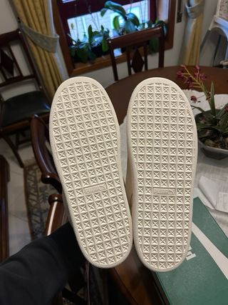 Sapatilhas Puma Suede bege e branco