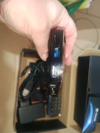 TV Box con mando y cargador