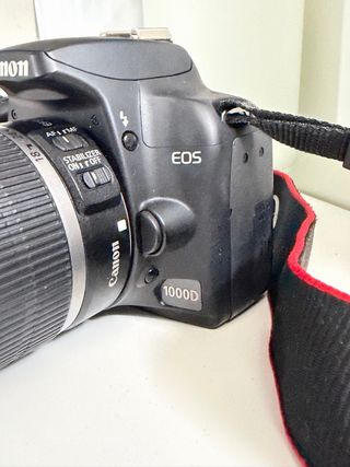 Cámara Canon EOS 1000D Negra