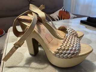 Sandalias YONICA tacón dorado y plateado