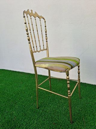 Silla antigua dorada  Mid Century