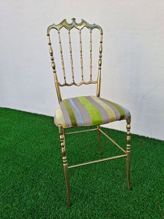 Silla antigua dorada  Mid Century