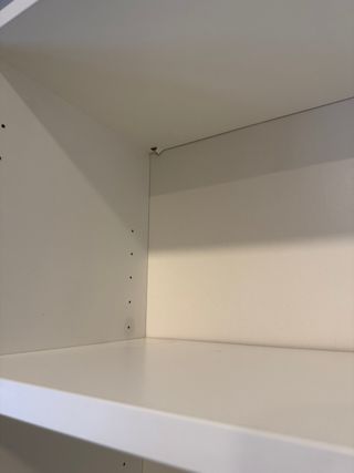 Estantería blanca de madera