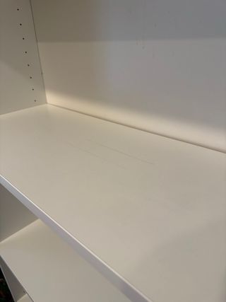 Estantería blanca de madera