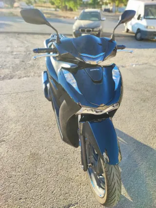Honda SH 125i Negra