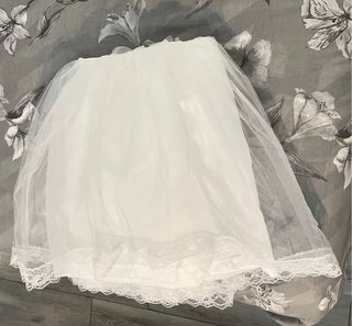 Cancán de adulto blanco