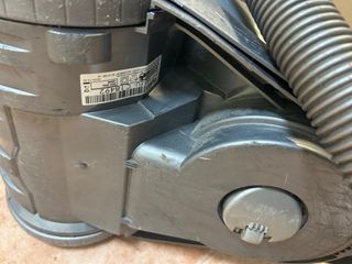 Aspiradora Dyson Gris y Amarilla