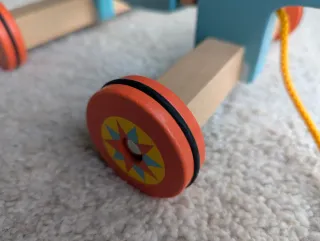 Rinoceronte de madera para arrastrar