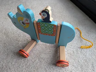 Rinoceronte de madera para arrastrar