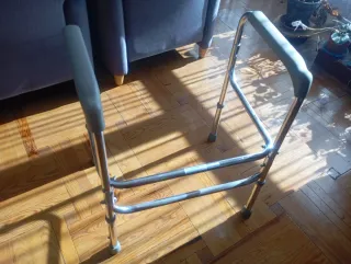 Andador de apoyo sin ruedas