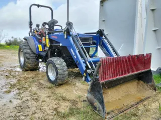 Tractor Farmtrac 3000 H con pala