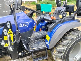Tractor Farmtrac 3000 H con pala