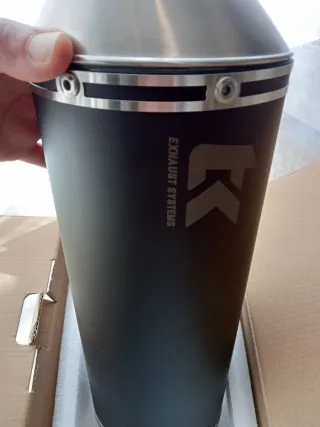 Petaca Escape Turbo Kit 4t nuevo con soporte.