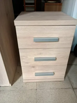 Armario esquinero grande y Mesita